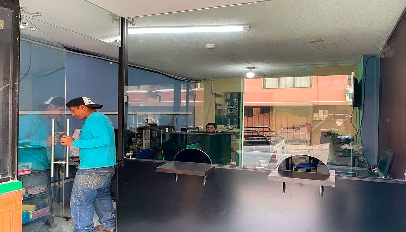 Instalación de ventanas de aluminio y vidrio en Quito
