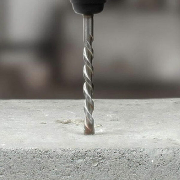 Perforando una superficie con broca de concreto Fainsa