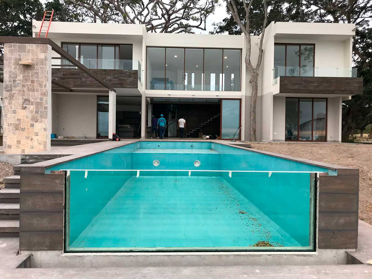 Instalación de cerca para piscina aluminio y vidrio Quito