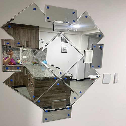 Fabricación e instalación de espejos personalizados y a medida en Quito